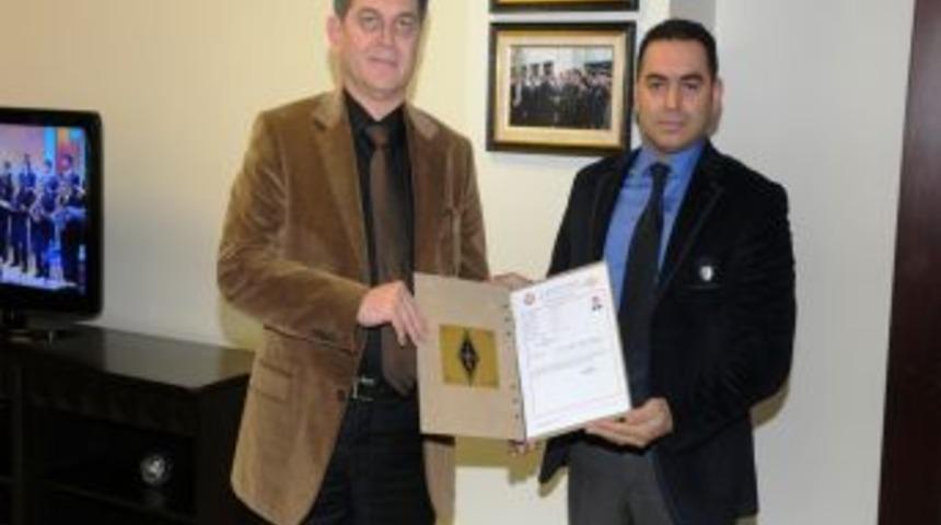 Emniyet M&uuml;d&uuml;r&uuml; Ceren'e kısa dalga haberleşme belgesi verildi