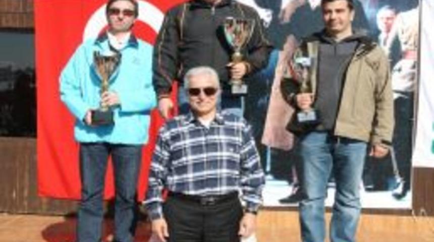 K&uuml;rek takımlarının yarışması &ccedil;ekişmeli ge&ccedil;ti