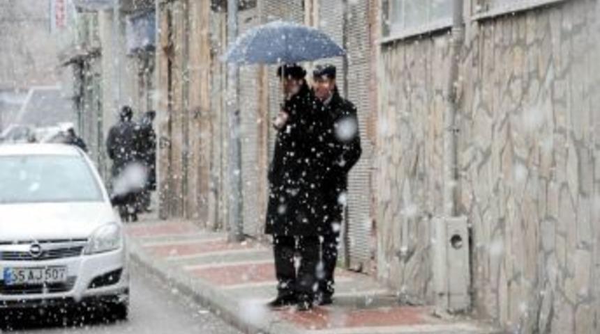 Samsun'un 6 il&ccedil;esinde eğitime kar engeli