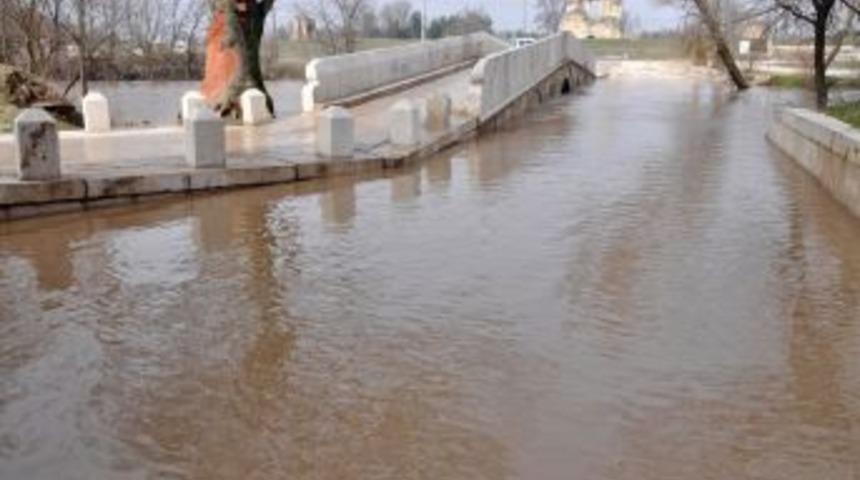 Bulgaristan&rsquo;da su sızdıran baraj, Meri&ccedil;&rsquo;te taşkın riskini artırdı