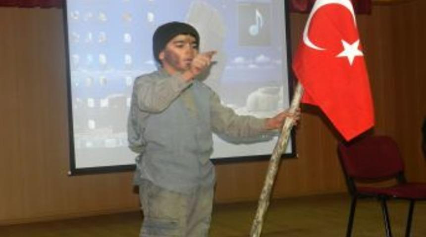 Annesinden takdik aldı, İstiklal Marşı'nı okuma yarışmasında birinci oldu