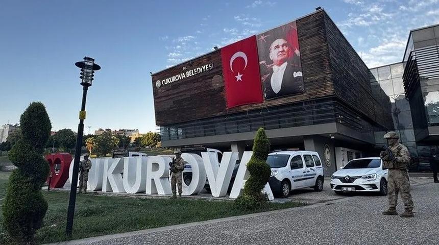 İ&ccedil;işleri Bakanlığı duyurdu: &Ccedil;ukurova Belediye Başkanı Emrah Kozay g&ouml;revden uzaklaştırıldı