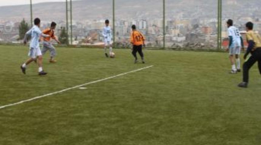 Cizre Emniyet&rsquo;inden &ouml;ğrencilere turnuva