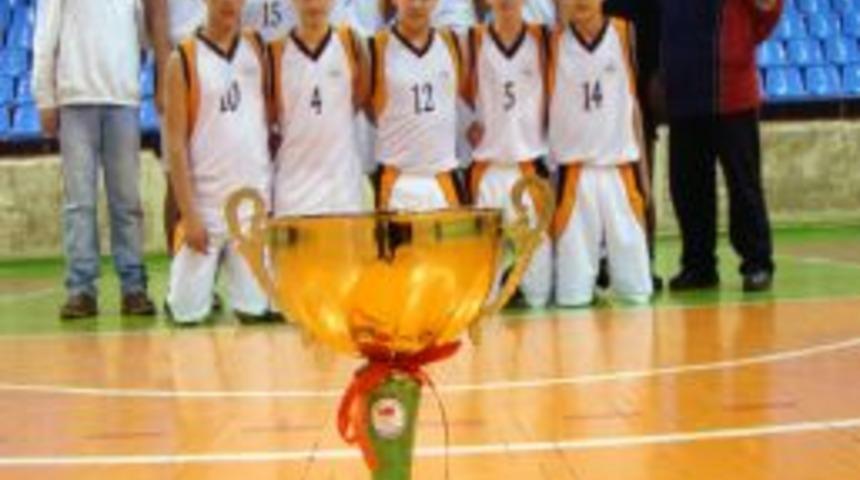 &Ouml;zel Konuralp'ten &ccedil;ifte şampiyonluk