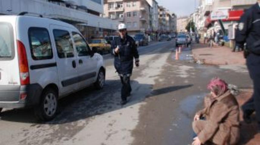 Okuldan kızını almaya giderken ara&ccedil; &ccedil;arptı