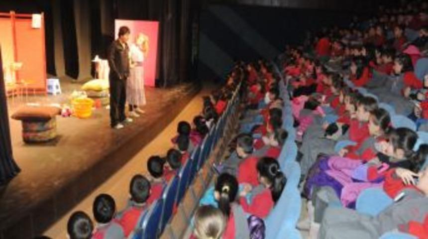 Çorlulu çocuklar tiyatroya doyacak