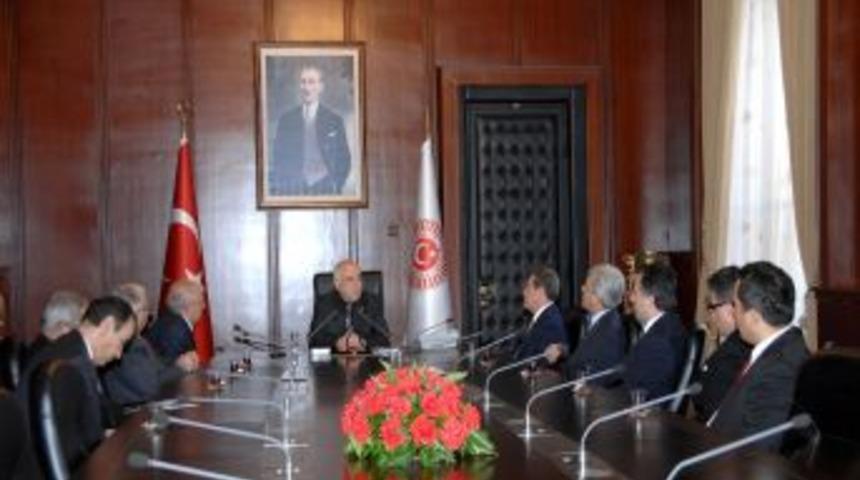 T&uuml;rk Ocakları, yeni anayasa &ouml;nerisini Meclis'e sundu