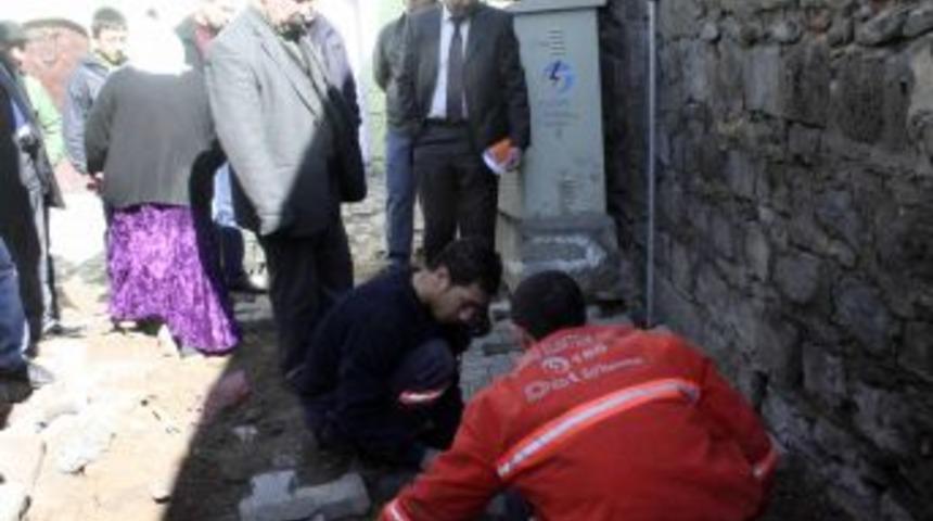 Diyarbakır Valiliği: DEDAŞ&rsquo;ın vatandaşı &ccedil;alıştırdığı iddiası doğru değil