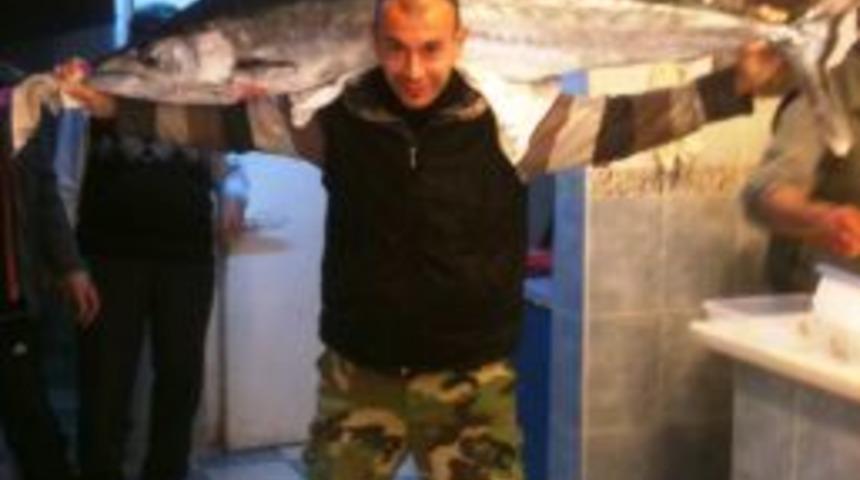 Edremitli balık&ccedil;ılar dev kılı&ccedil;balıkları yakaladı