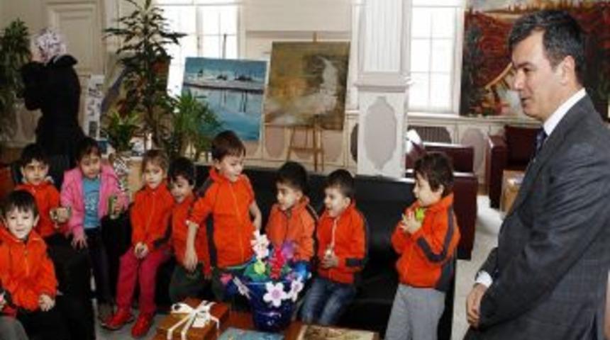 Miniklerden Başkan Kavuncu'ya sürpriz ziyaret