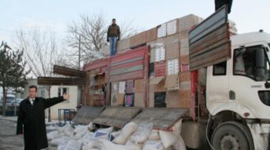 Kamyon dolusu ka&ccedil;ak sigara ele ge&ccedil;irildi