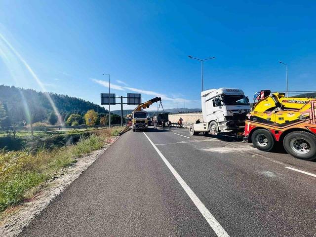 Bilecik&rsquo;te zincirleme trafik kazası: 1 yaralı 2