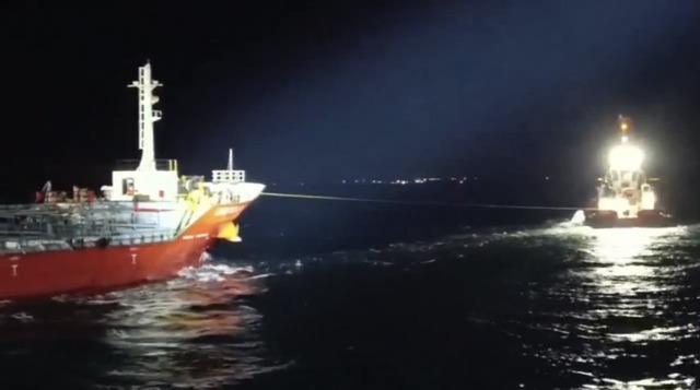 &Ccedil;anakkale Boğazı&rsquo;nda kimyasal tanker makine arızası yaptı 4