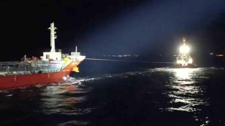 &Ccedil;anakkale Boğazı&rsquo;nda kimyasal tanker makine arızası yaptı
