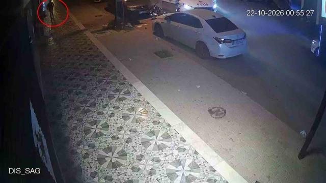 Çalıntı motosikletle polisten kaçan şahıs, metrelerce havaya uçtuktan sonra yaya olarak kaçışını sürdürdü 2