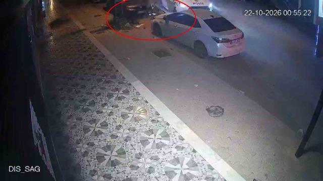 Çalıntı motosikletle polisten kaçan şahıs, metrelerce havaya uçtuktan sonra yaya olarak kaçışını sürdürdü 1