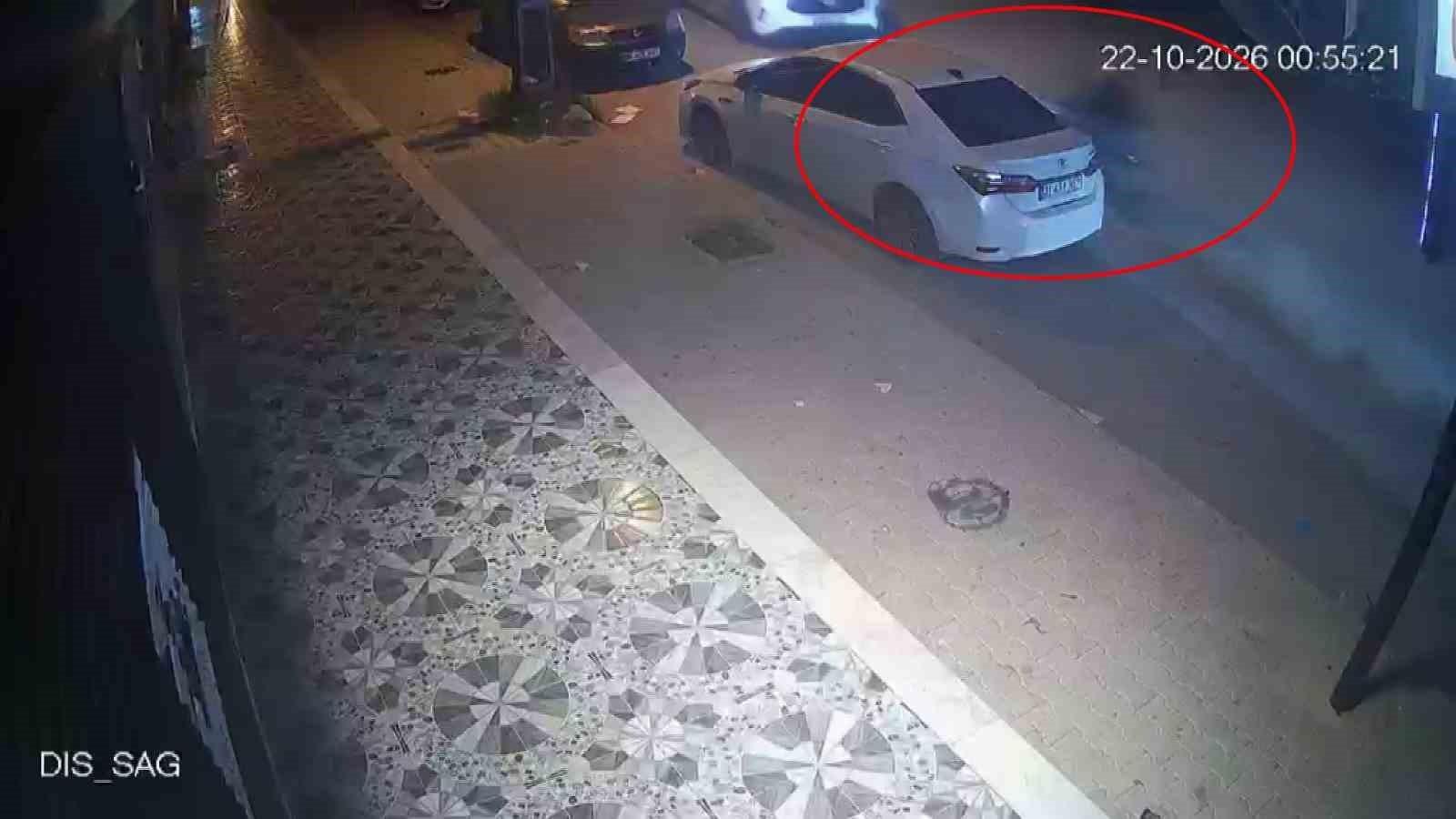 Çalıntı motosikletle polisten kaçan şahıs, metrelerce havaya uçtuktan sonra yaya olarak kaçışını sürdürdü