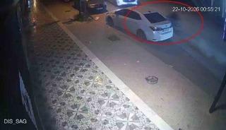 &Ccedil;alıntı motosikletle polisten ka&ccedil;an şahıs, metrelerce havaya u&ccedil;tuktan sonra yaya olarak ka&ccedil;ışını s&uuml;rd&uuml;rd&uuml;