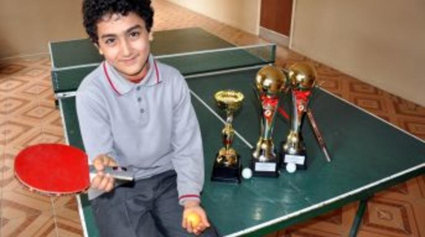 Minik tenisci Alican Şeker, 19 sporcu arasında 9&rsquo;uncu oldu