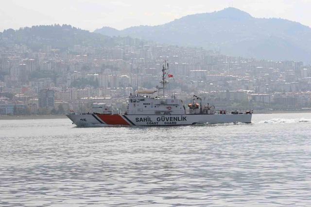 Sahil G&uuml;venlik&rsquo;ten balık&ccedil;ılara palamut denetimi 22