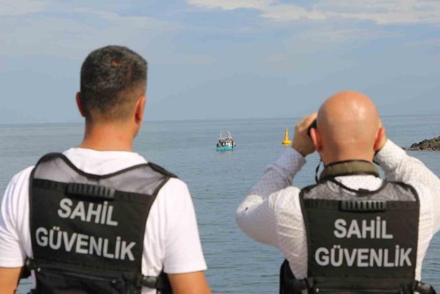 Sahil G&uuml;venlik&rsquo;ten balık&ccedil;ılara palamut denetimi 5