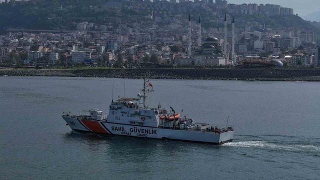 Sahil G&uuml;venlik&rsquo;ten balık&ccedil;ılara palamut denetimi 3