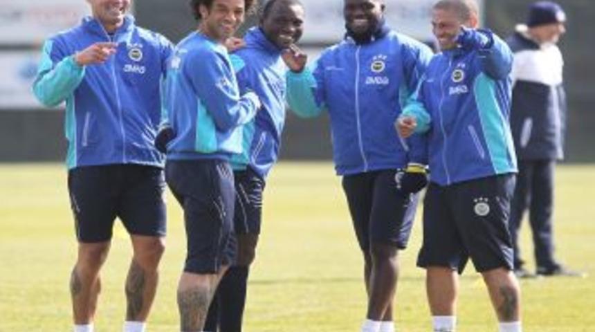 Fenerbah&ccedil;e, Gen&ccedil;lerbiliği ma&ccedil;ının hazırlıklarını s&uuml;rd&uuml;rd&uuml;