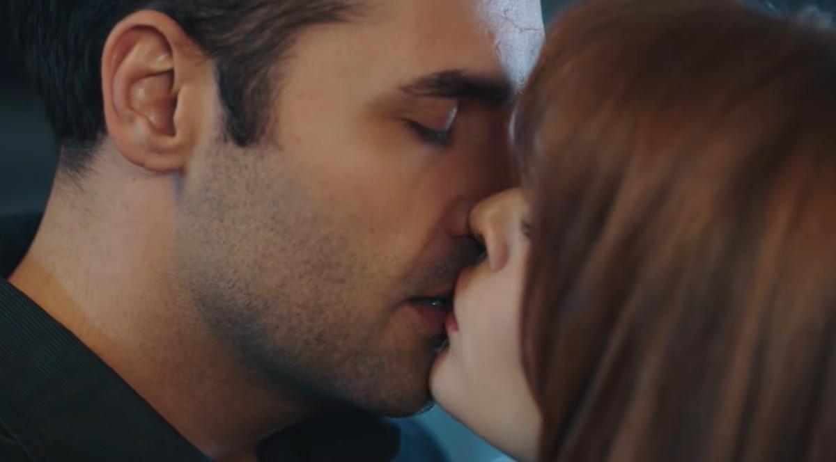 Kızılcık Şerbeti nde Emir ve Çimen in öpüşmesi tepki çekti! Rolüne uymadı 1