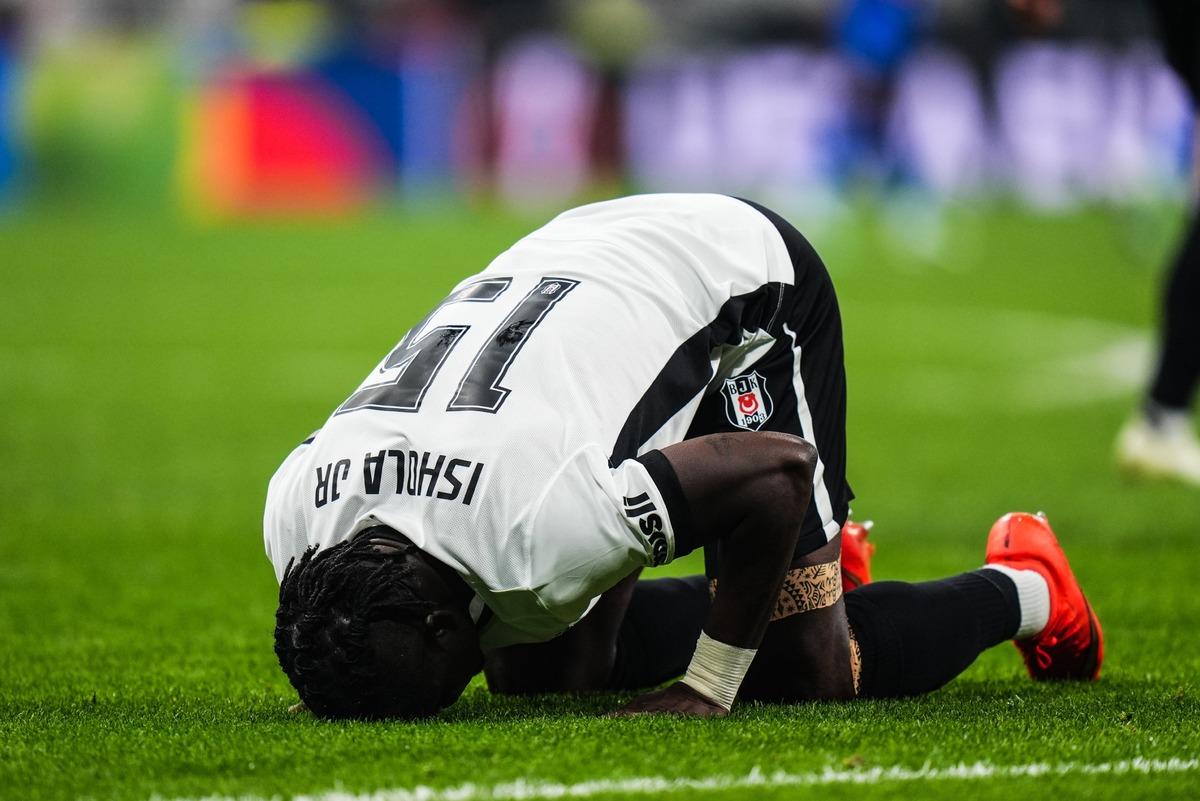 Beşiktaş ta Junior Olaitan sürprizi! İngiliz kulüpleri peşinde 3