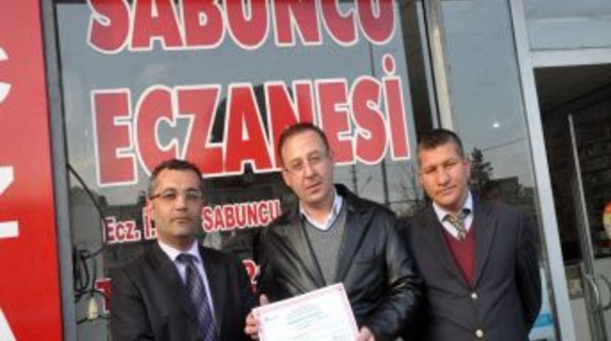 Vergi şampiyonlarına teşekk&uuml;r belgesi iş yerinde verildi