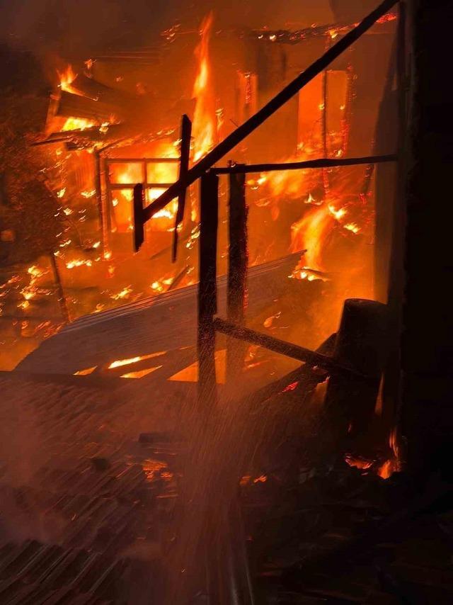 Burdur’da çıkan yangın geceyi aydınlattı 3