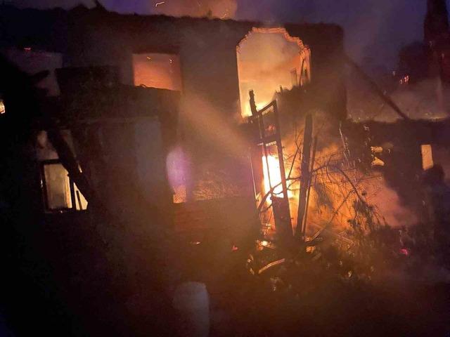 Burdur’da çıkan yangın geceyi aydınlattı 2