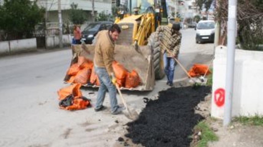 Ak&ccedil;ay&rsquo;da asfalt yama &ccedil;alışmaları başladı