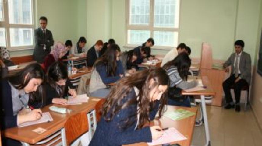 FEM'in yaptığı bursluluk sınavına 8 bin 327 &ouml;ğrenci katıldı