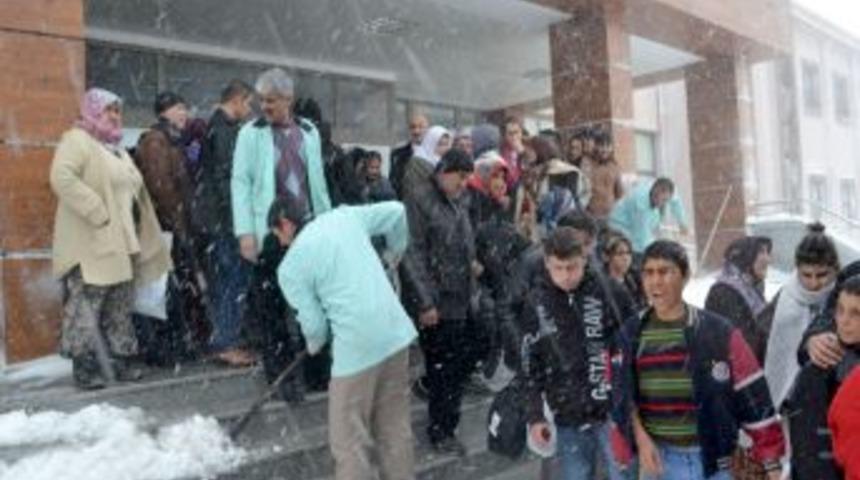 Cihanbeyli'de cıvadan zehirlenen &ouml;ğrenciler Ankara'ya sevk edildi