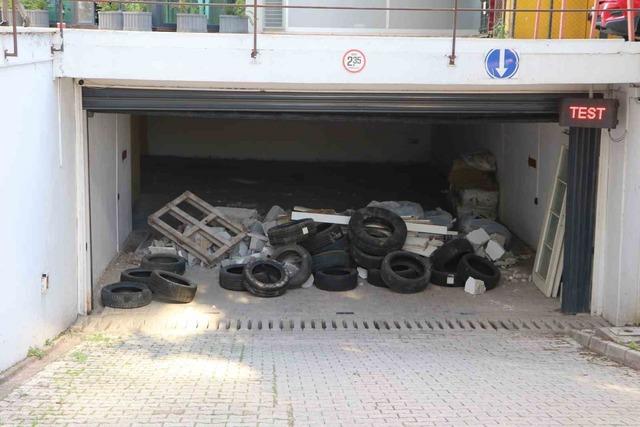 Otopark kavgası mahkemeye taşındı, molozlar ara&ccedil;ları mahsur bıraktı 3