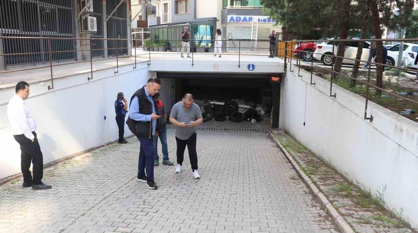 Otopark kavgası mahkemeye taşındı, molozlar ara&ccedil;ları mahsur bıraktı