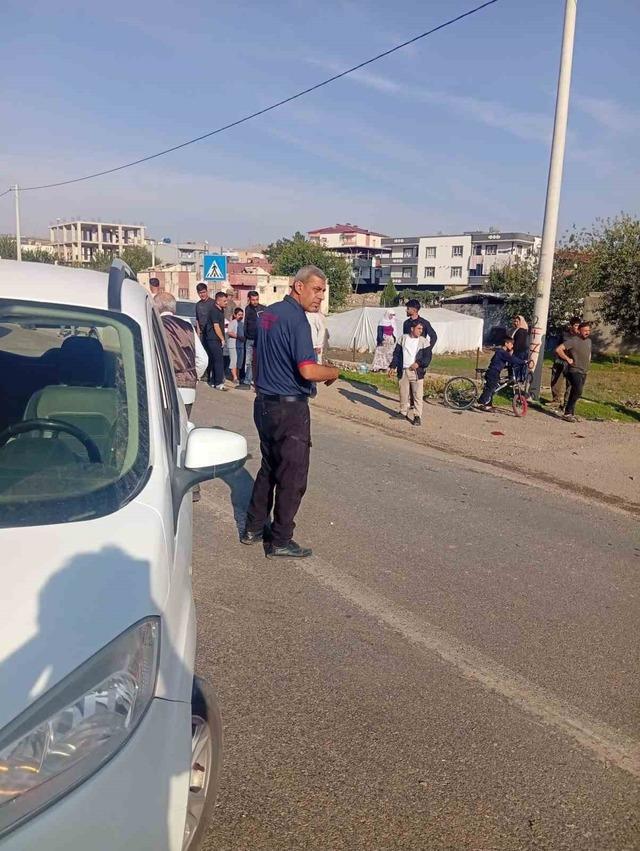 Kurtalan&rsquo;da otomobil ile hafif ticari ara&ccedil; &ccedil;arpıştı: 3 yaralı 2