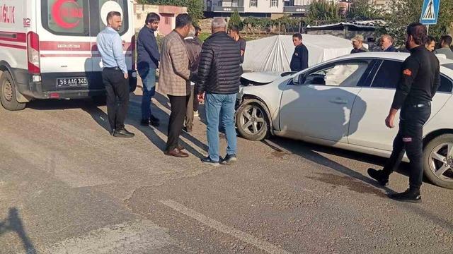 Kurtalan’da otomobil ile hafif ticari araç çarpıştı: 3 yaralı