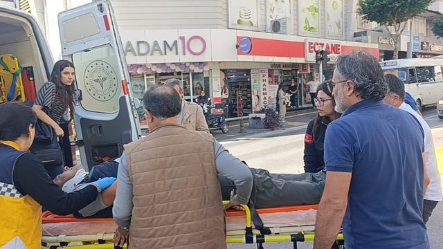 Kırmızı ışık ihlali yapan kamyonet ortalığı savaş alanına &ccedil;evirdi: 2 yaralı 6