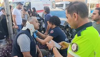 Kırmızı ışık ihlali yapan kamyonet ortalığı savaş alanına &ccedil;evirdi: 2 yaralı