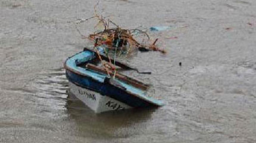 Fırtına tekne batırdı