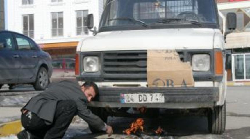 Soğuk hava Erzincan'da ara&ccedil;ları dondurdu