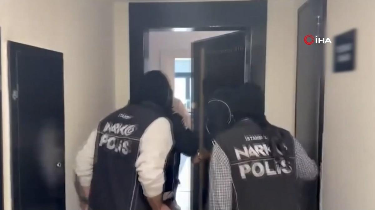Mavi ve kırmızı b&uuml;ltenle aranıyorlardı! İstanbul da kıskıvrak yakalandılar 3