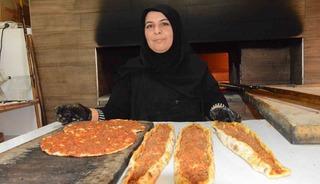 29 bin n&uuml;fuslu il&ccedil;ede iki restoran işletiyor! "Kadın olarak tepki g&ouml;rd&uuml;m"