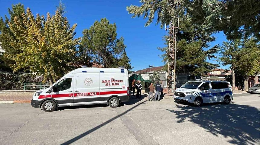 Karaman&rsquo;da &ccedil;atı tamiri yapan iş&ccedil;i 3 metreden d&uuml;şt&uuml;