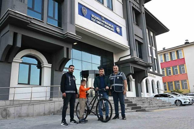 Konya&rsquo;da polis ekiplerinden &ccedil;alıntı bisiklet operasyonu: 8 tutuklama 1