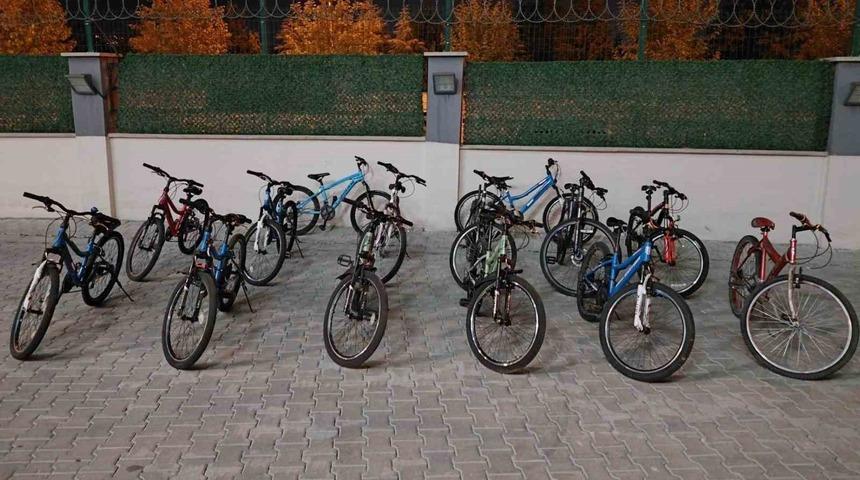 Konya&rsquo;da polis ekiplerinden &ccedil;alıntı bisiklet operasyonu: 8 tutuklama