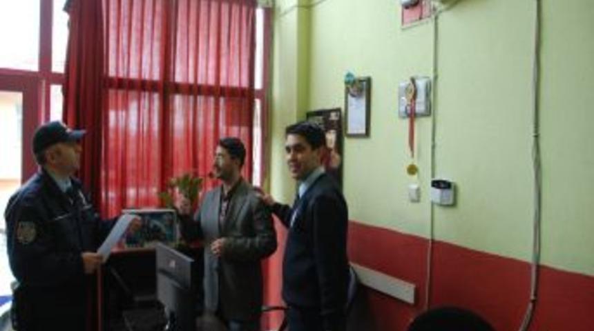 Aydıncık Emniyeti, internet kafeleri denetledi