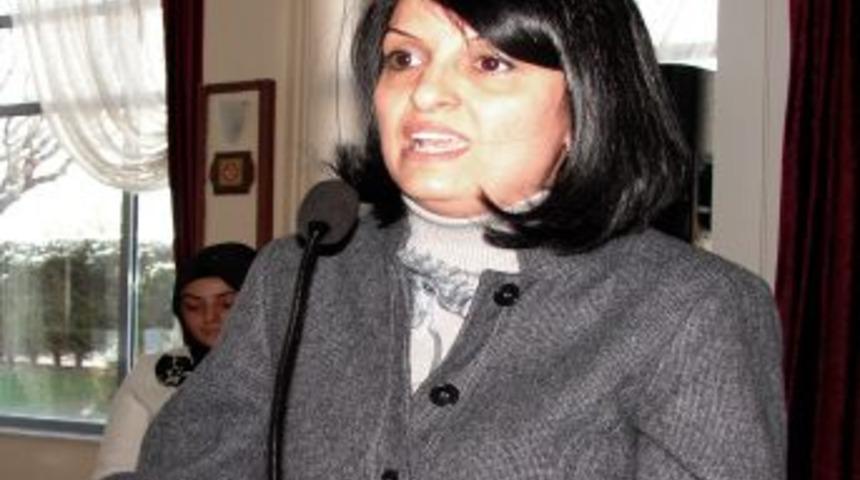 "Kadınlar &ouml;zg&uuml;rl&uuml;k maskesi adı altında s&ouml;m&uuml;r&uuml;l&uuml;yor"